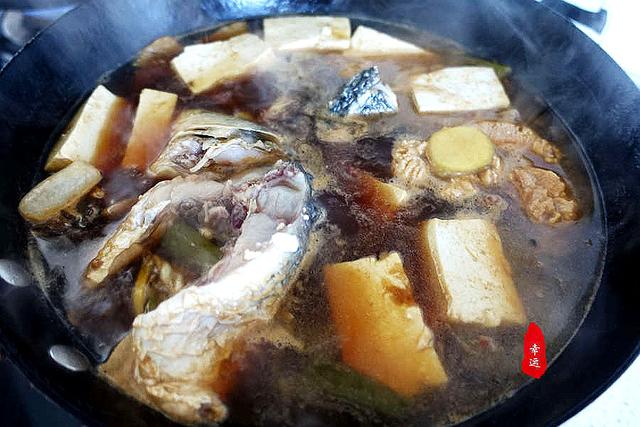 侉炖鱼，还有入味的豆腐和鱼汤（侉炖鱼是什么意思）