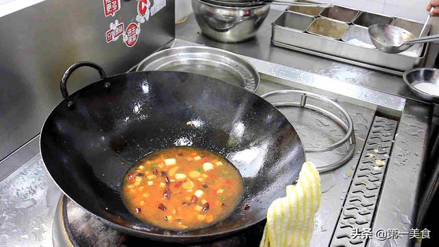 干烧鲫鱼怎么做，正宗干烧鲫鱼的做法大全（厨师长教你“干烧鲫鱼”的家常做法）