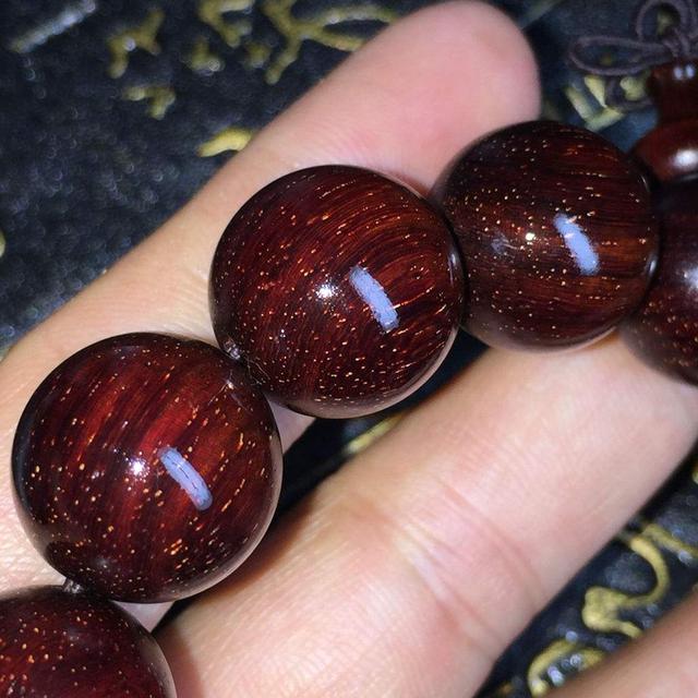 紫檀手串怎么鉴别，鉴定小叶紫檀的5种方法