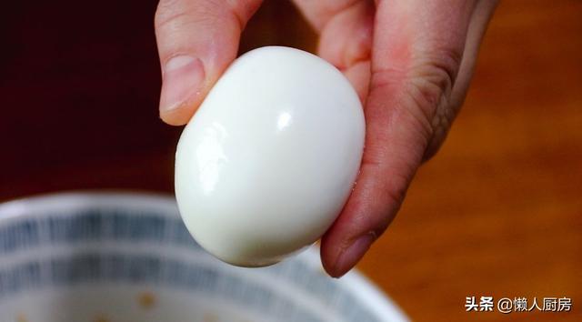 煮鸡蛋怎么做好吃，煮鸡蛋的做法简单又好吃的（用秘制料汁浸泡）