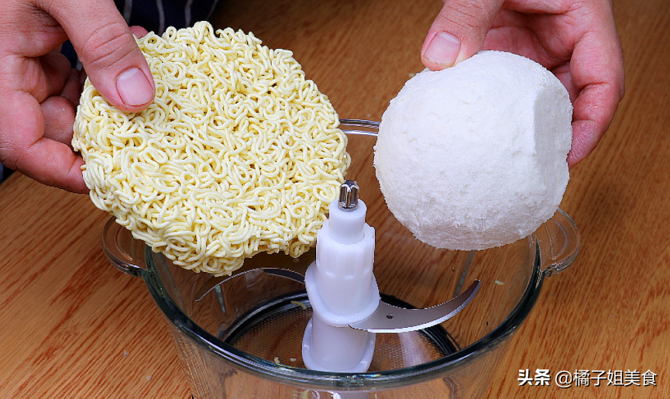 方便面+饅頭變身早餐餅：5步做出孩子搶著吃的營養早餐-起舞食譜網