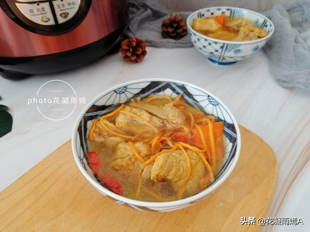 鸭肉煲汤放什么材料好，鸭肉煲汤放什么材料好孕妇吃（鸭肉和它一起炖）
