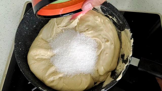 莲蓉馅是什么材料做的，白莲蓉馅是什么材料做的（细腻绵软的）