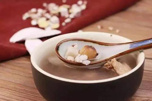 茯苓能治失眠吗,伏苓能治失眠吗(煲汤加它不仅祛湿还助眠)