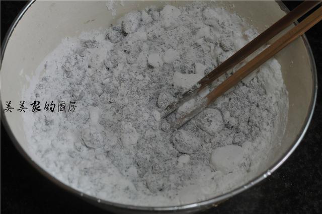 怎样自制黑芝麻核桃糕，黑芝麻核桃仁糕怎么做（儿子迷上坚果糕）