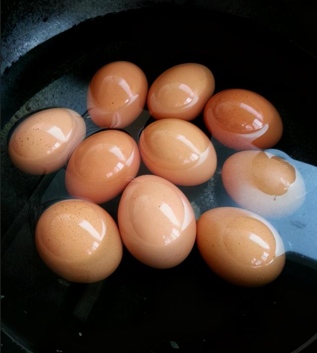 如何制作五香卤鸡蛋，自制五香卤鸡蛋的做法（农村老奶奶教你做卤鸡蛋）