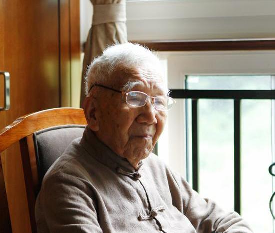 台湾作家，只花了五分钟就写出了《甜蜜蜜》（台湾作家林清玄）