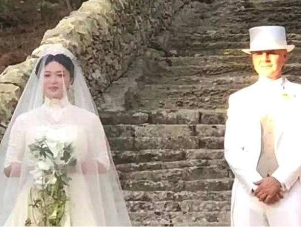 金星什么时候变的性别，1995年接受变性手术的金星（金星的变性之路不简单）