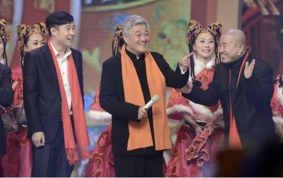 小沈阳所有歌曲，小沈阳蒙面唱将猜猜猜歌曲（走到今天该怪谁呢）