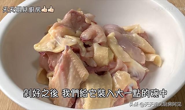 清蒸鸡的最正宗做法，清蒸鸡就是这么简单