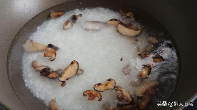 生蚝肉怎么做好吃，不加壳的生蚝怎么吃（这个季节的生蚝肥美）
