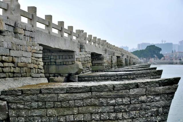 洛阳桥位于哪里，洛阳桥在哪个城市（“海内第一桥”洛阳桥）