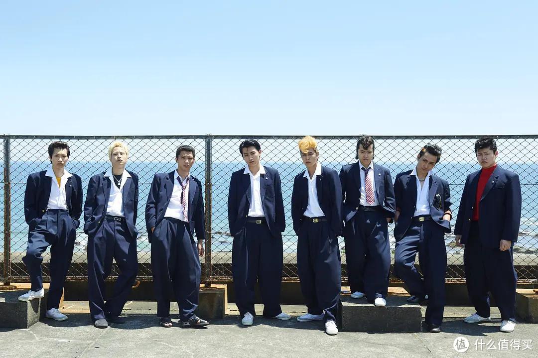 描述不良少年鬼爆二人组鬼冢英吉与弹间龙二高中时代生活的故事.