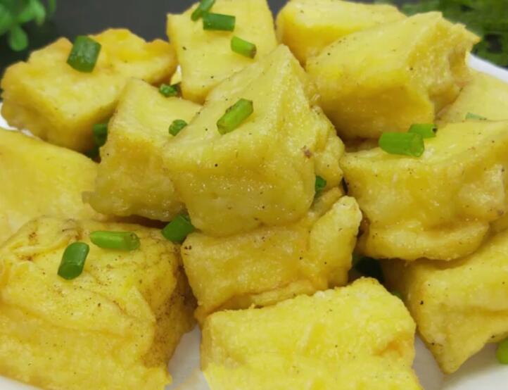 【黃金雞蛋塊】做法步驟圖 做出來的美味小吃 外酥里嫩-起舞食譜網