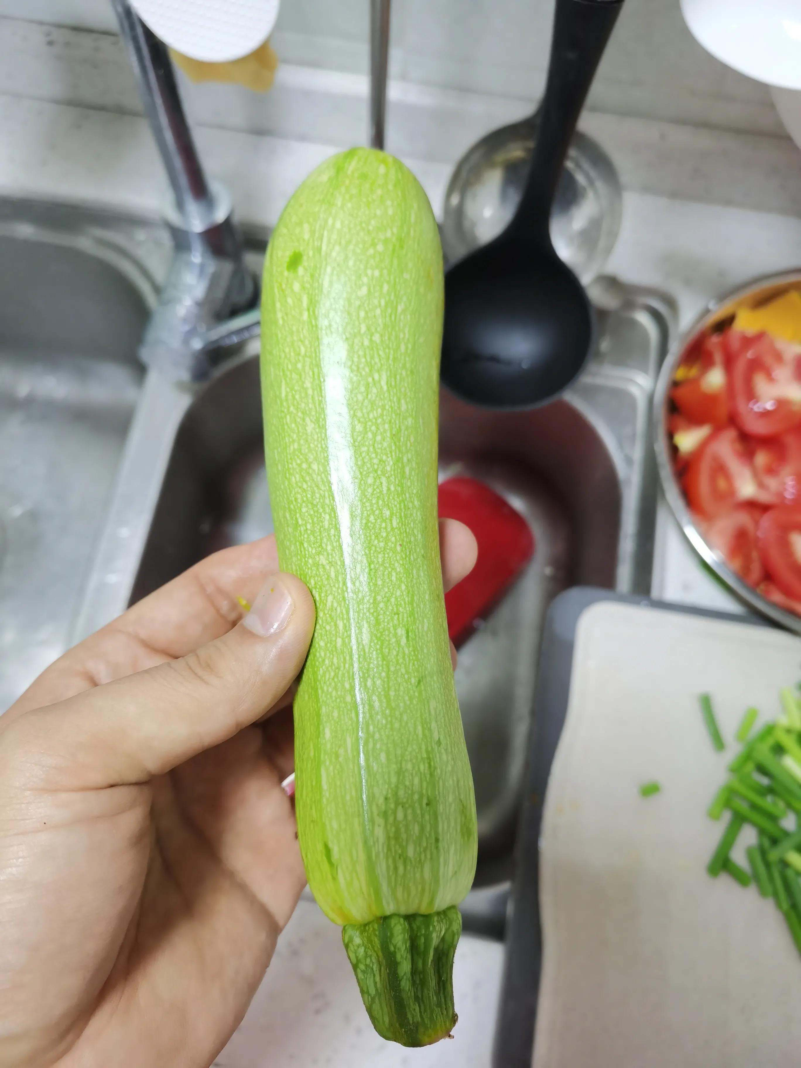 瓜片炒肉的家常做法，北瓜炒肉片的家常做法（夏日营养早餐）