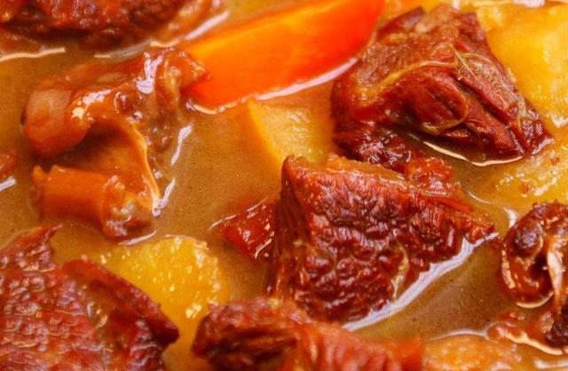 怎么煮牛肉最嫩，炖牛肉怎样炖又嫩又烂又好（肉质鲜嫩还不柴）