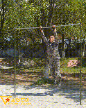 谁能教我单杠大回环，单杠大回环视频教程（这7种花式玩法）