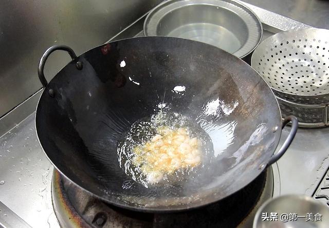 炒虾仁怎么炒好吃，冬瓜炒虾仁怎么炒好吃（厨师长做虾仁炒鸡蛋）