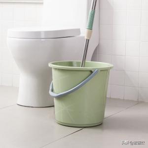 马桶堵了但还缓慢下水，马桶堵了怎么办（马桶堵了但还缓慢下水怎么办）