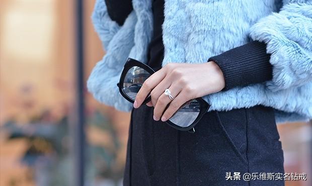 订婚戒指戴哪个手指，订婚戒指戴哪个手指图解（订婚戒指戴哪个手指图解女）