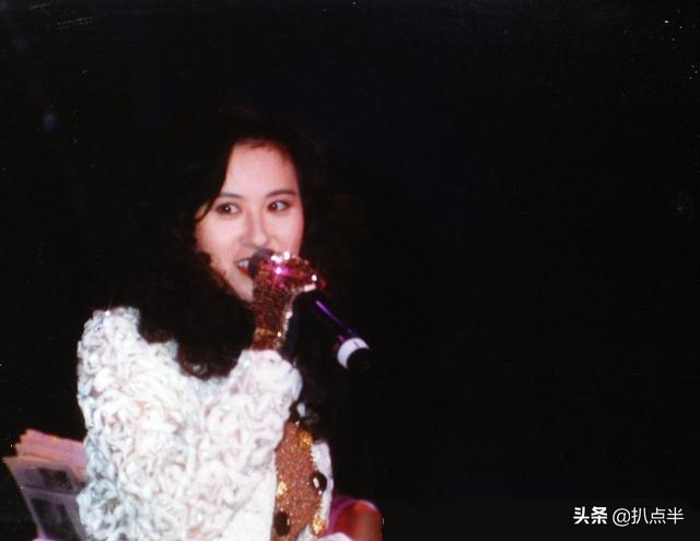 “最爱宣萱”的张卫健为何转身娶了张茜？相伴22载至今无子