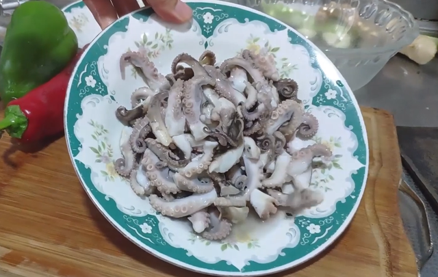 红烧八爪鱼最简单的做法，试试这样做4步搞定美味红烧八爪鱼