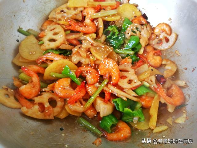 家常干锅虾的做法，干锅虾的做法 家常（自己在家做好吃又实惠）