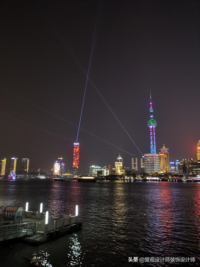 上海外滩夜景图片，外滩夜景美丽迷人让人流连忘返（上海市外滩夜景）