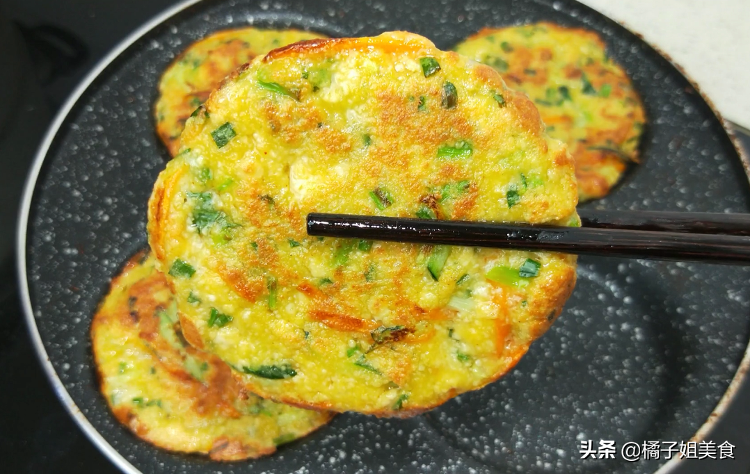 【豆腐雞蛋餅】做法步驟圖 外焦里嫩  大人孩子都愛-起舞食譜網(wǎng)