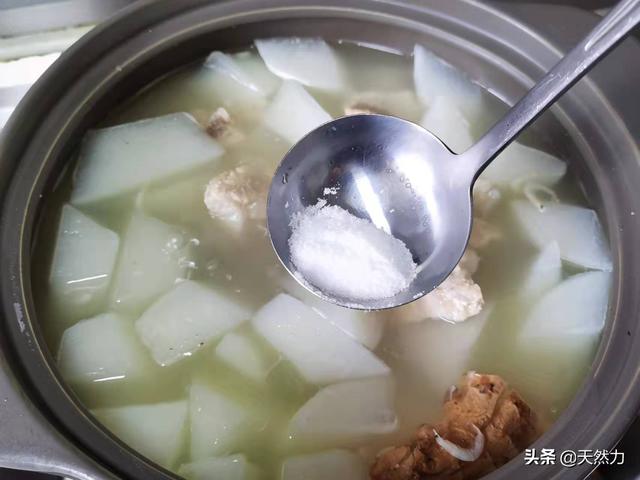 萝卜排骨汤的功效，白萝卜排骨粥的功效（排骨可以熬粥吗）