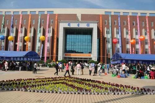 东北师范大学人文学院能三本升二本吗，东北师范大学人文学院是全日制本科学校国家承认吗（<二>东北师范大学人文学院）