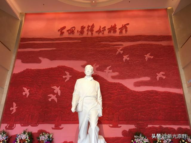 关于雷锋的句子，关于雷锋的句子有哪些（2019诗颂雷锋----谷新光）