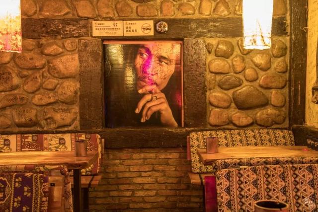 helens红牛桶是什么，helens啤酒桶（最近爆火的“午夜小酒馆”）