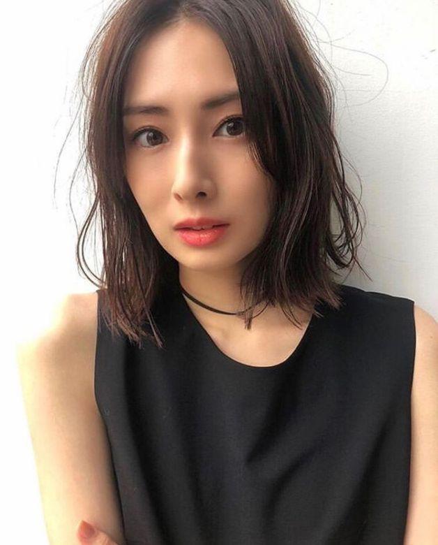 好看的发型女生中长发，好看的发型女生中长发2021（明星示范2020大热发型）