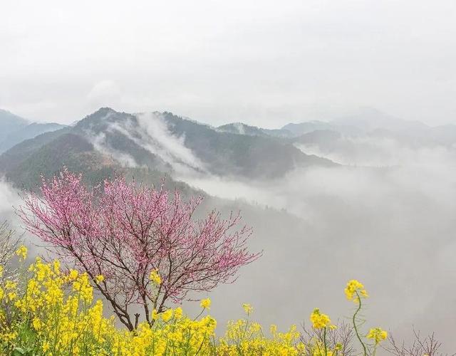 形容风大的词语，绕人云气自氤氲
