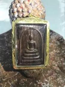 泰国佛牌很灵但是要交换条件，泰国佛牌很灵但是要交换条件是什么（成名。让明星们趋之如鹜的泰国佛牌真的很神奇）