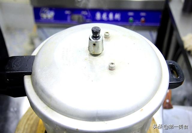 鸭子怎么做好吃，鸭蛋怎么做好吃又营养丰富（厨师长教你一招）