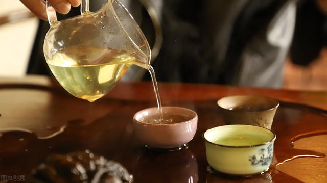 喝茶水对身体有什么好处和坏处，喝绿茶对身体有什么好处和坏处（喝茶对身体健康有好处）