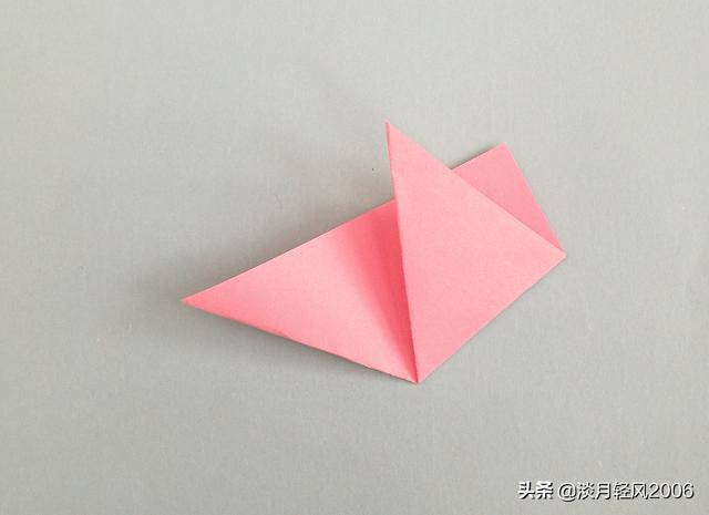 简单的剪纸手工，儿童简单手工剪纸教程（一张纸剪出一朵简单的花朵）