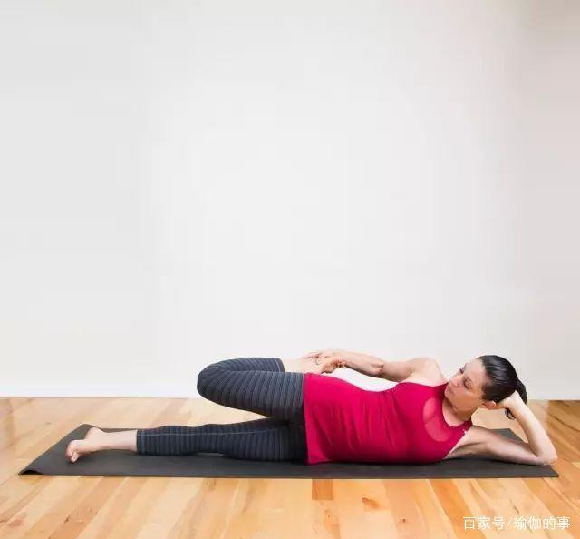 在床上可以做的瑜伽有哪些，在床上可以做的瑜伽有哪些运动（适合在床上做的9个瑜伽体式）