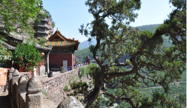 僧、尼、道共居一山修行  承德丰宁白云古洞景区，僧、尼、道共居一山修行（有一桥飞架两山之间的千年古刹）