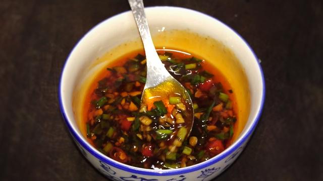 万能蘸料汁的做法，万能蘸料凉拌汁的做法（学会这款万能调料汁）