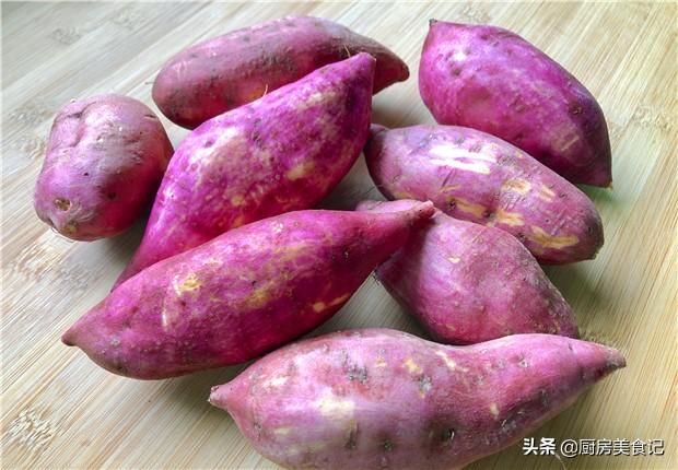 电饭锅蒸红薯的做法，电饭锅蒸红薯的做法不加水会不会干锅（把红薯直接扔进电饭锅）