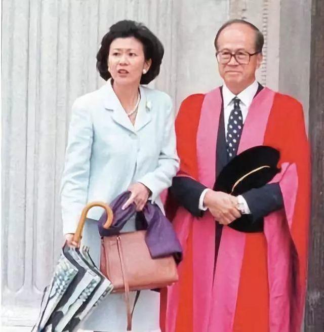 李嘉诚神秘的第三子，李嘉诚神秘的第三子家（：15岁辍学初中学历）