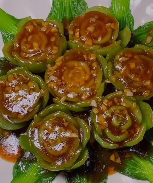 油菜怎么做又简单又好吃，油菜怎么做好吃呢（油菜这么做清淡好吃又美观）