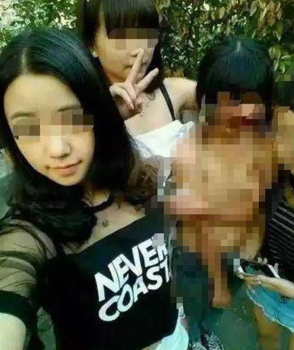 女学生打架下跪塞黄瓜，不用化妆品让皮肤变白的方法学生（关于校园暴力的严重程度）