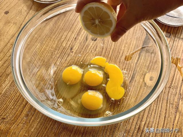 用电饭煲做蛋糕的方法和步骤，在家怎么用电饭煲做蛋糕方法教程（电饭锅做蛋糕原来这么简单）