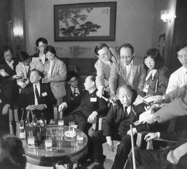 澳门四大家族，澳门四大家族和香港四大家族（何鸿燊家族只是“小弟弟”）