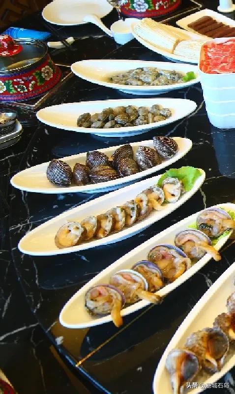 柒彩都市()，柒彩里美食城（徜徉在石岛初秋的那山那片海）