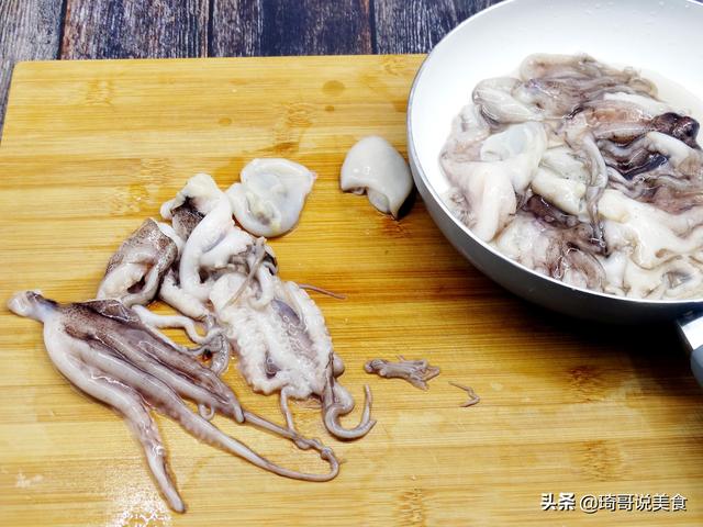 白灼八爪鱼的做法，鲜活八爪鱼的做法（学会了八爪鱼脆嫩又好吃）